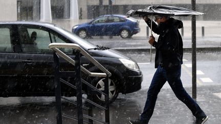 L'épisode de froid qui touche une partie du pays lundi 30 avril 2018 ne devrait pas durer, selon les prévisionnistes de Météo France. (MAXPPP)