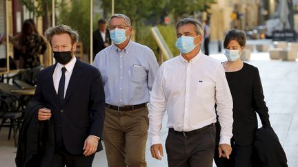 Les pilotes français Pascal Fauret (chemise bleue) et Bruno Odos (chemise blanche) arrivent à leur procès en appel, devant la cour d'assises spéciales d'Aix-en-Provence, le 7 juin 2021.&nbsp; (FRANK MULLER / MAXPPP)