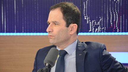 Benoit Hamon,&nbsp;candidat PS à l'élection présidentielle, sur franceinfo le 17 février 2017 (RADIO FRANCE / JEAN-CHRISTOPHE BOURDILLAT)