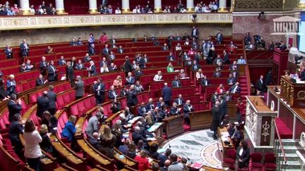 De violents affrontements ont éclaté en marge des manifestations, lundi 1er mai. Au lendemain de la mobilisation, les tensions étaient vives à l’Assemblée nationale. Elisabeth Borne estime qu’un "nouveau palier a été franchi dans la violence". (franceinfo)