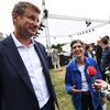 Alors&nbsp;candidats à la primaire écologiste,&nbsp;Yannick Jadot et Sandrine Rousseau participent à l'université d'été d'Europe Ecologie-Les Verts à Poitiers (Vienne), le 19 août 2021. (MEHDI FEDOUACH / AFP)