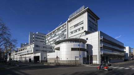 L'hôpital Georges-Pompidou à Paris, le 25 octobre 2023. (ERIC BERACASSAT / HANS LUCAS / AFP)