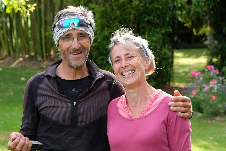 Sylvie et Olivier Benoist, les créateurs du Jardin aquatique Acorus, à Autoreille, dans la Haute-Saône.&nbsp; (ISABELLE MORAND / DIDIER HIRSCH / RADIO FRANCE / FRANCE INFO)