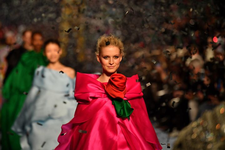 Richard Quinn&nbsp;pap féminin automne-hiver 2020-21 à la London Fashion Week, le 15 février 2020 (BEN STANSALL / AFP)