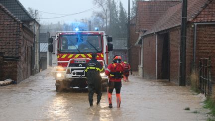 Les sauveteurs poursuivent leurs opérations de recherche et de sauvetage dans les zones inondées du Pas-de-Calais, le 3 janvier 2024. (PAS-DE-CALAIS FIRE-RESCUE SERVIC / ANADOLU)