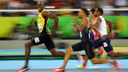 Le Jamaïcain Usain Bolt lors de la demi-finale du 100 m aux Jeux olympiques de Rio de Janeiro (Brésil), le 14 août 2016. (KAI PFAFFENBACH / REUTERS)