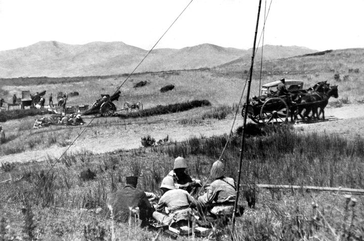 Opérations au Maroc, pendant la guerre du Rif (région montagneuse du nord du Maroc) en 1925. Menée côté marocain par Mohamed Ben Abdelkrim El-Khattabi et violemment réprimée par les Français, cette guerre coloniale a opposé, de 1921 à 1926, les Rifains aux armées espagnoles puis françaises. Elle aurait fait des dizaines de milliers de morts. (AFP - PHOTO12)