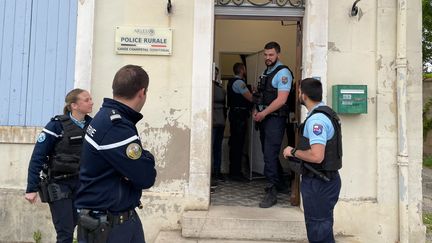 En Camargue, des permanences sont organisées depuis un an par les gendarmes dans les villages qui n’ont ni commissariat ni caserne. (MATHILDE VINCENEUX / RADIOFRANCE)