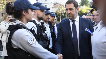 Le ministre de l'Intérieur, Christophe Castaner, rencontre les forces de l'ordre aux Lilas (Seine-Saint-Denis), le 16 octobre 2018. (BERTRAND GUAY / AFP)