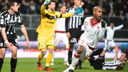 Diego Rolan célèbre mais c'est bien Baptiste Santamaria qui avait marqué contre son camp lors de la dernière opposition (1-1). (JEAN-FRANCOIS MONIER / AFP)