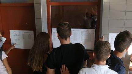 Des élèves du collège Marcel Pagnol, à Montpellier, passent le brevet, le 28 juin 2018. (ALAIN ROBERT / SIPA)