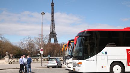 Les autocaristes n'ont plus de touristes à transporter à cause du coronavirus et accuse "80 et 100%" de perte de chiffre d'affaires (photo d'illustration). (OLIVIER BOITET / MAXPPP)