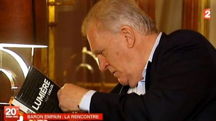 Le baron Empain lisant le livre de son ravisseur : &quot;Lumière&quot; par Alain Caillol
 (France2/Culturebox)