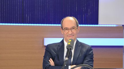 Eric Woerth,&nbsp;député-maire LR de Chantilly, invité de franceinfo, jeudi 16 février. (RADIO FRANCE / JEAN-CHRISTOPHE BOURDILLAT)