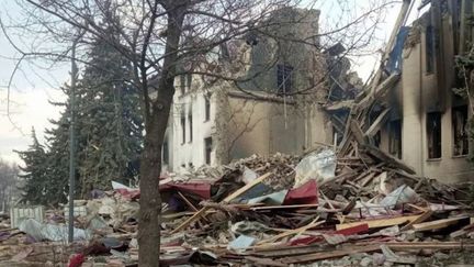 Guerre en Ukraine : que sait-on du bombardement du théâtre de Marioupol ?