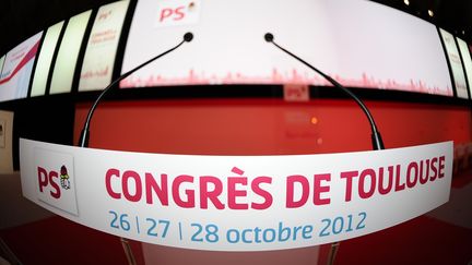 Le pupitre du congr&egrave;s du Parti socialiste, le 26 octobre 2012. (LIONEL BONAVENTURE / AFP)