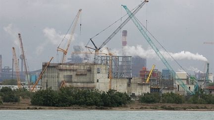 Chantier du futur incinérateur de la ville de Marseille, le 26 octobre 2007, à Fos-sur-Mer. (AFP/BORIS HORVAT)