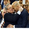 Le président du Real Madrid Florentino Pérez serre dans ses bras son entraîneur Zinedine Zidane, après la victoire en Ligue des Champions, à Milan, contre l'Atlético Madrid, le 28 mai 2016. (KIERAN MCMANUS / BACKPAGE IMAGES LTD)