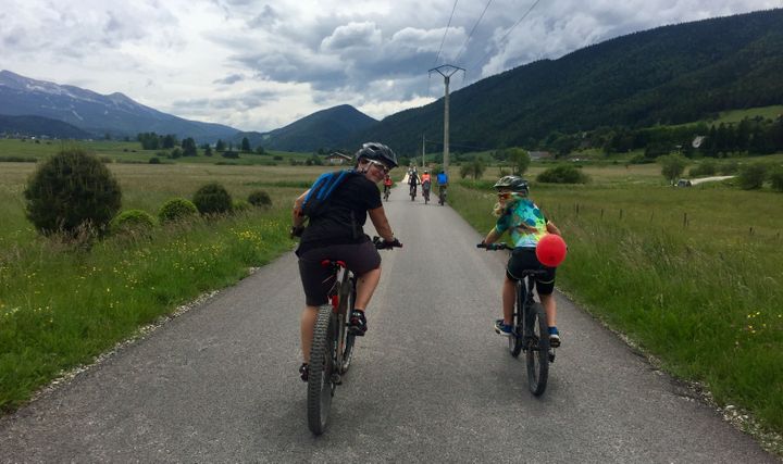 Carole Montillet, championne olympique de descente, lors d’une randonnée sur le Vélo vert festival au profit de la lutte contre les violences 