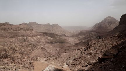 Le gouvernement a alors proposé de nombreuses initiatives pour relancer les stations balnéaires et les safaris dans le désert, mais les bédouins du sud se sont plaints d'en être exclus. En 2015, un projet, Le Sentier du Sinaï (une piste entre le Golfe d'Aqaba et le Mont Sainte-Catherine), est alors mis en place pour relancer le tourisme et générer des revenus pour ces tribus. (SIPA/AP/NARIMAN EL-MOFTY)