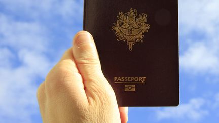 Le passeport fran&ccedil;ais se classe onzi&egrave;me, selon une &eacute;tude, deuxi&egrave;me selon une autre. (XAVIER VILA / SIPA)