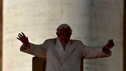 A la veille de sa d&eacute;mission historique, Beno&icirc;t XVI a fait ses adieux sur la place Saint-Pierre &agrave; Rome (Italie). (GABRIEL BOUYS / AFP)