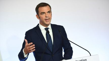 Olivier Véran, le 27 août 2020 lors d'une conférence de presse à Matignon.&nbsp; (CHRISTOPHE ARCHAMBAULT / AFP)
