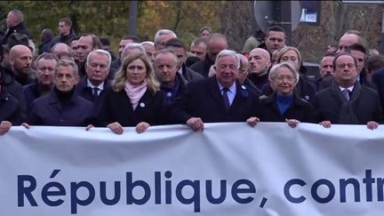 Dimanche 12 novembre, 182 000 personnes ont marché contre l'antisémitisme dans toute la France. Dans les cortèges, les politiques ont affiché un front uni à Paris, mais ont tenu a gardé leurs distances avec le Rassemblement national.