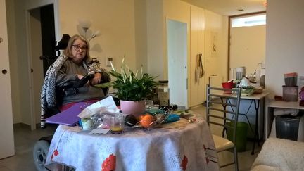 Marie-Josette, 70 ans et polyhandicapée, ne peut pas quitter son appartement depuis trois mois. (BENEDICTE DUPONT / RADIO FRANCE)