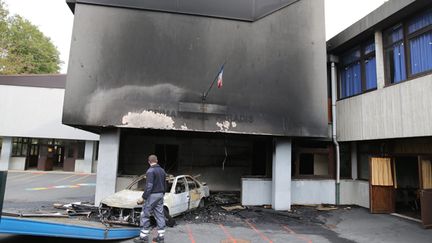 &nbsp; (Le 20 octobre dernier, l'école Paradis, à Corbeil-Essonnes, avait déjà été incendiée par une même attaque à la voiture bélier © Maxppp)