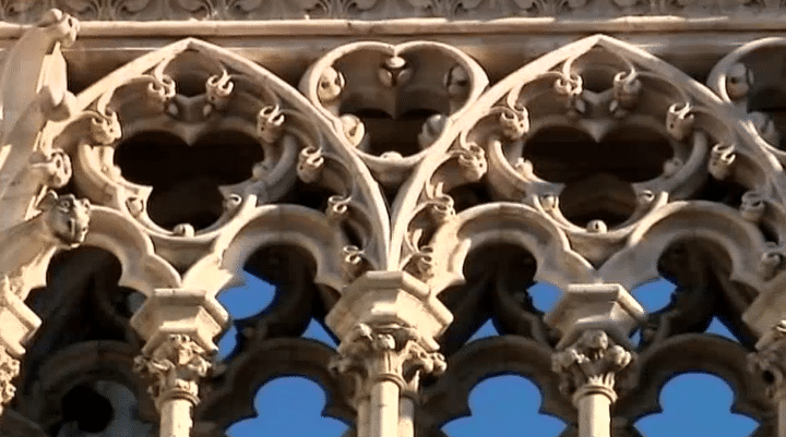 La dentelle de pierre de la cathédrale Notre-Dame de Paris 
 (Capture d&#039;image France3/Culturebox)