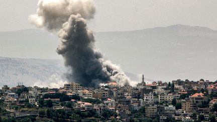 Un bombardement de l'armée israélienne sur le village de Khiam (sud du Liban), le 8 juin 2024. (RABIH DAHER / AFP)