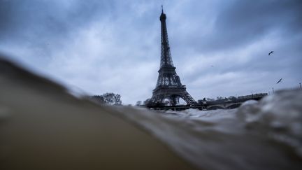 La crue de la Seine, le 7 janvier 2018 à Paris. (OLIVIER MORIN / AFP)