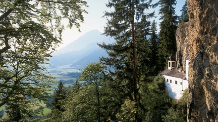 L'ermitage de&nbsp;Saalfelden (Autriche) accueille chaque été des centaines de pélerins. La paroisse et la commune ont lancé un appel à candidatures pour dénicher un nouvel occupant des lieux.&nbsp; (SAALFELDEN LEOGANG TOURISTIK / AFP)