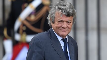 Jean-Louis Borloo, le 26 septembre 2019, devant l'église Saint-Sulpice à Paris, lors des funérailles de Jacques Chirac. (ERIC FEFERBERG / AFP)