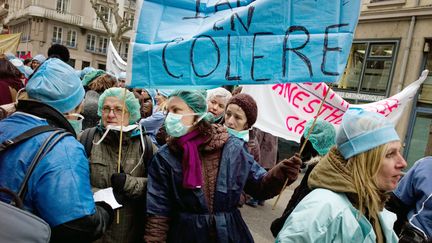 Grève d'infirmières en mars 2010 à Lyon (JEAN-PHILIPPE KSIAZEK / AFP)