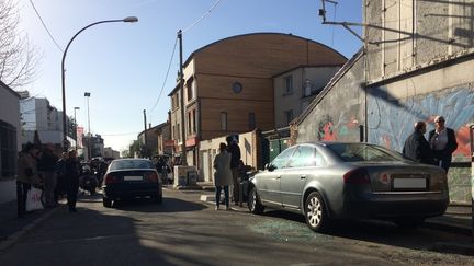 La Seat Leon a été découverte samedi 14 novembre&nbsp;à la place où est à présent garée cette berline Audi, à Montreuil (Seine-Saint-Denis). (CHRISTOPHE RAUZY / FRANCETV INFO)