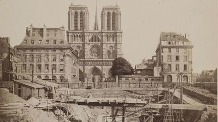 Pierre-Ambroise Richebourg : Travaux des fondations de la caserne de la Cité, île de la Cité avec la cathédrale de Notre-Dame, Musée Carnavalet (CCO / PARIS MUSEES / MUSEE CARNAVALET)