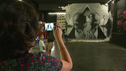 Une fresque signée Aero. (J. Nouck-Nouck /  / France Télévisions)