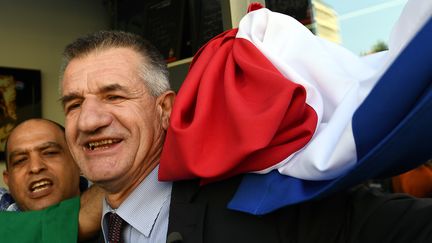 Le candidat à l'élection présidentielle Jean Lassalle, le 12 avril 2017 lors d'un déplacement à Marseille. (BORIS HORVAT / AFP)