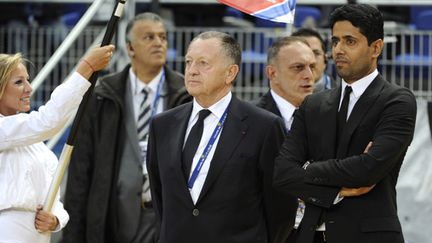 Le président lyonnais Jean-Michel Aulas à côté de son homologue parisien, Nacer Al-Khelaïfi lors de la finale de Coupe de la Ligue 2014