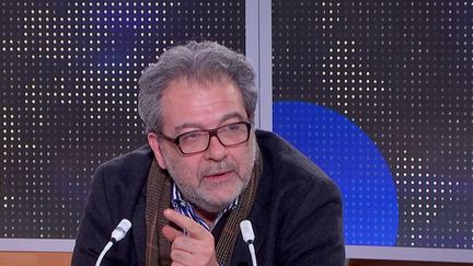 Hector Olbak raconte “Toute l’histoire de la peinture en moins de deux heures” (Capture d'écran franceinfo)