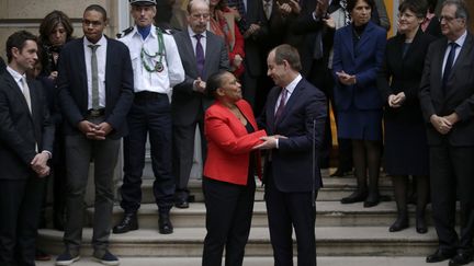 Christiane Taubira et le nouveau ministre de la Justice, Jean-Jacques Urvoas, durant la passation de pouvoir, le 27 janvier 2016, à Paris.
 (KENZO TRIBOUILLARD / AFP)