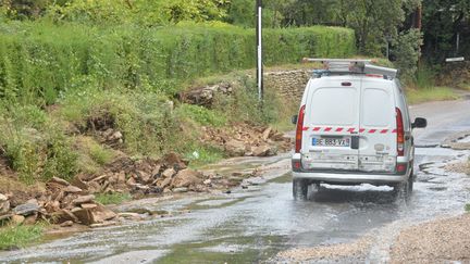 Un automobiliste circule sur une route&nbsp;inondée dans le Gard, le 14 septembre 2021. (MAXPPP)