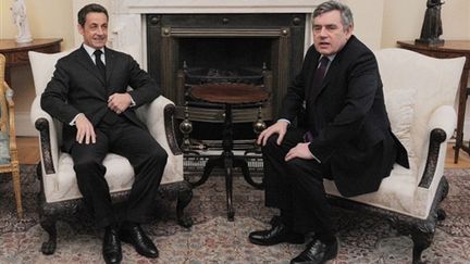 Nicolas Sarkozy et le Premier ministre britannique Gordon Brown, au 10 Downing Street, le 12/03/10 (AFP/Carl de Souza)