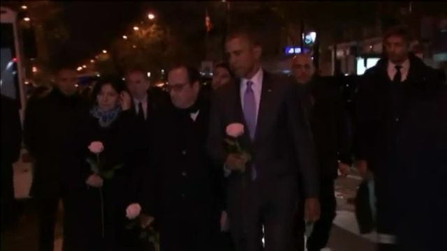 Obama et Hollande se recueillent devant le Bataclan