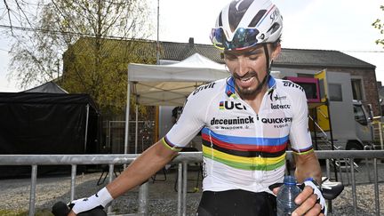 Julian Alaphilippe (Deceuninck-Quick Step) après sa troisième victoire à la Flèche wallonne, 21 avril 2021. (ERIC LALMAND / BELGA)