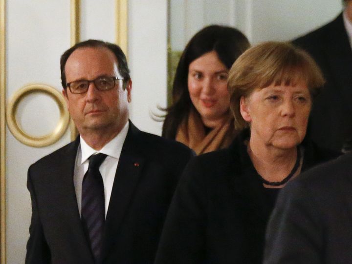 Fran&ccedil;ois Hollande et Angela Merkel &agrave; l'issue des n&eacute;gociations sur l'Ukraine, &agrave; Minsk (Bi&eacute;lorussie), jeudi 15 f&eacute;vrier 2015.&nbsp; ( VASILY FEDOSENKO / REUTERS)