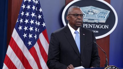 Le ministre américain de la Défense Lloyd Austin donne une conférence de presse à Arlington, aux Etats-Unis, le 26 juillet 2024. (ALEX WONG / GETTY IMAGES NORTH AMERICA / AFP)