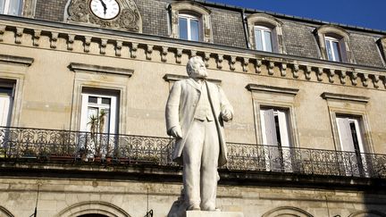 A Castres (Tarn), la statue de Jean Jaurès, natif de la ville, sur la place qui porte son nom, le 2 septembre 2020. (PHILIPPE ROY / AFP)